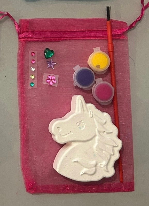 MOISO Paint Your Own Unicorn Painting Kit, Unicorns Paint Craft for Girls  Arts and Crafts for Kids Age 4 5 6 7 8 9 Years Old, Unicorn Party Favor Art