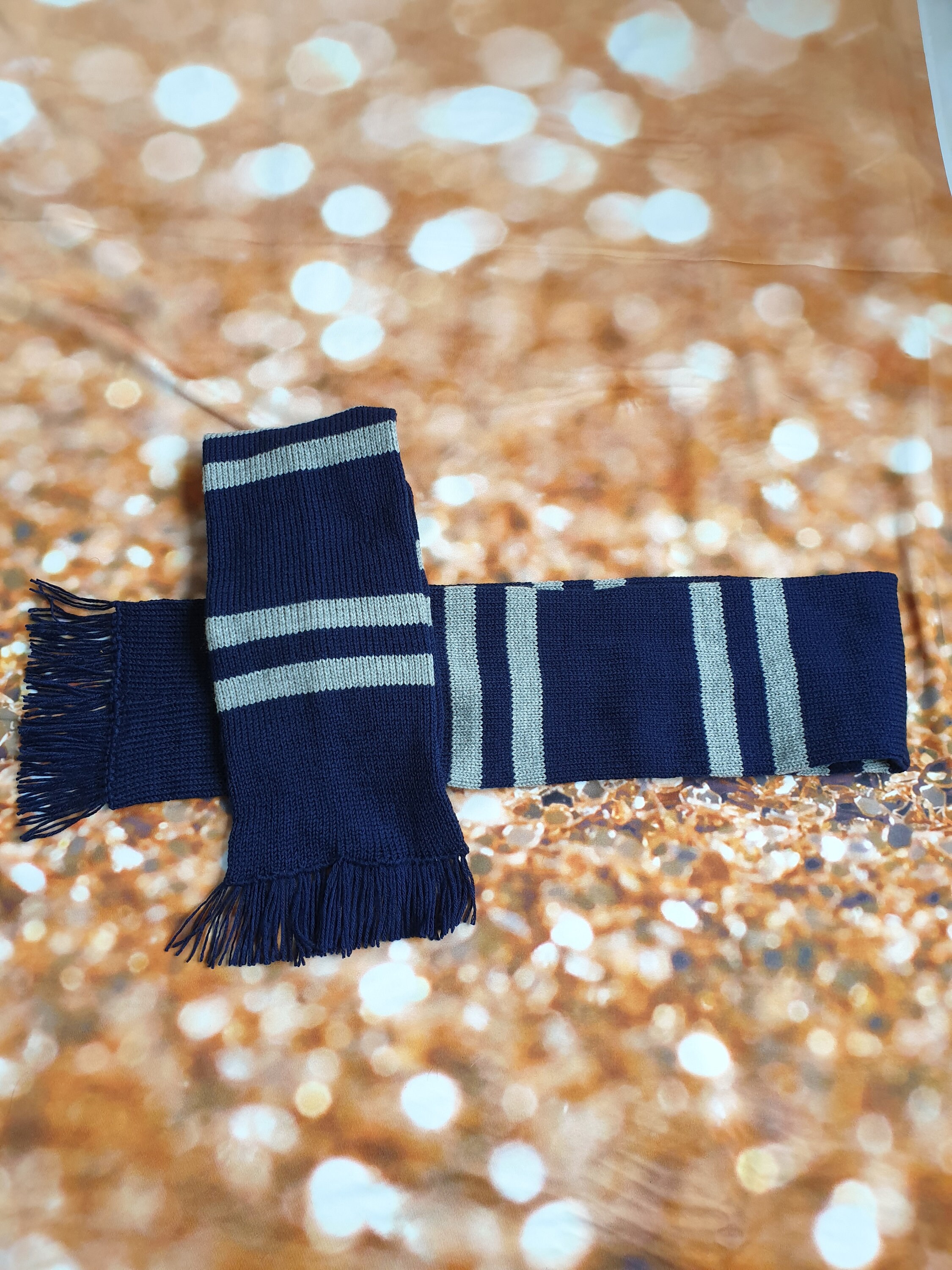 Écharpe Harry Potter Ravenclaw – Taille Originale – Bleu Marine Avec Bandes Grises – 1,83 M – 100% Acrylique – Broderie Blason