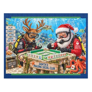 K&ouml;nnte beinhalten: Ein Puzzle, das ein Rentier und den Weihnachtsmann in Taucherausr&uuml;stung beim Mahjong-Spiel unter Wasser zeigt. Das Bild enth&auml;lt ein Schild mit der Aufschrift Santa's Mahjong Social Club, einen Oktopus und eine Meeresschildkr&ouml;te. Der Rand ist dunkelblau.