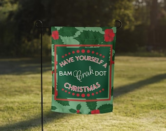 Bandera navideña de jardín con diseño de lunares y la frase "Have Yourself a Bam Crak Dot", bandera de jardín de Mahjong con fondo de acebo, regalo para anfitriones aficionados al mahjong