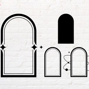 Könnte beinhalten: Vier schwarze Bogenrahmen an einer weißen Backsteinwand. Die Bögen sind in verschiedenen Größen und Stilen gehalten. Zwei der Bögen haben ein Sternburst-Design auf jeder Seite. Ein Bogen hat ein Kreisdesign auf jeder Seite. Die Bögen sind perfekt, um jedem Raum eine moderne Note zu verleihen.