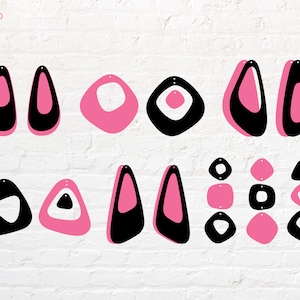 Op de afbeelding: Negen paar oorbellen in verschillende geometrische vormen, waaronder cirkels, ovalen, driehoeken en vierkanten. De oorbellen zijn gemaakt van zwart en roze acryl.