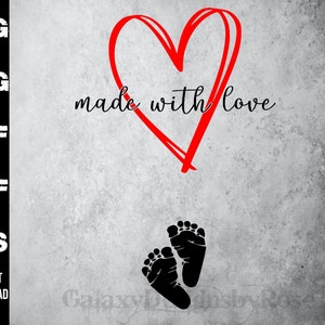 SVG feito com amor, png, pdf, dxf, eps, camisa para maternidade SVG, feito com amor para maternidade svg, camisa para gravidez com pés de bebê svg