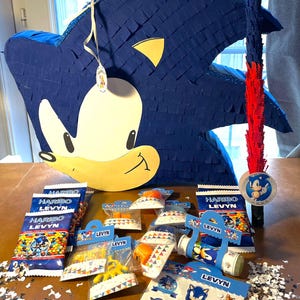 Piñata SONIC riempita, 10 sacchetti di CARAMELLE, giocattoli personalizzati, BASTONCINO di legno decorato, nome ed età sul retro,