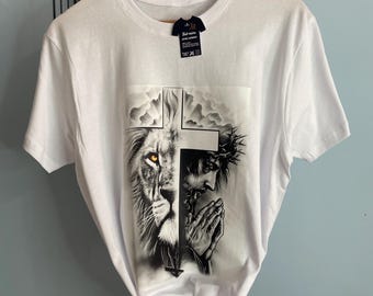 Maglietta cristiana personalizzata - Qualità - Fede - Speranza - Amore - Regalo religioso - Abbigliamento cristiano maschile - Bibbia - Gesù - Leone