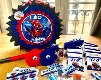 Fantastica pignatta di Spiderman, personalizzata con il nome, riempita con 10 sacchetti di caramelle Haribo, 10 giocattoli, bastoncino di legno, benda per l'occhio, bomboniera.
