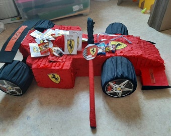 Pinata Ferrari voiture de course,bâton en bois inclus ,pinata anniversaire ,voiture de course , jeu anniversaire, fête anniversaire