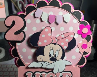 Bellissimo cake topper di Minnie Mouse, personalizzabile con nome ed età, per il tuo compleanno. Topper di alta qualità – Decorazione per feste per bambini – per torte
