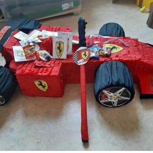 Pinata Ferrari, effetto 3D, bastoncino di legno incluso, pinata di compleanno, formula 1, festa di compleanno del bambino - personalizzata con nome