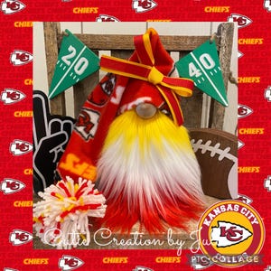 Gnomo de los Kansas City Chiefs, gnomo de la NFL, Chiefs Kingdom, decoración de bandeja de niveles, fanático de los KC Chiefs, gnomo de deportes de equipo