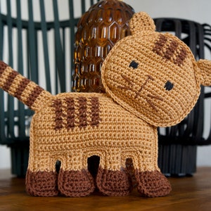 Crochet cat or cat with sound - cat cuddly toy - cat cuddly toy - flat cuddly toy brown cat - farm animal cuddly toy - baby shower gift