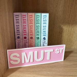 図書館の看板 - 道路標識 - 本棚 - 本好き - 本の装飾 - スマット通り - ファンタジー通り - 読書通り - ロマンス通り - スリラー通り