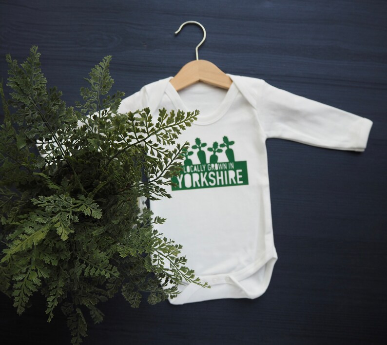 Locally grown baby outfit personalised with new baby’s own birth town, county or country. 

A custom baby onesie perfect for a homegrown newborn baby boy or baby girl.