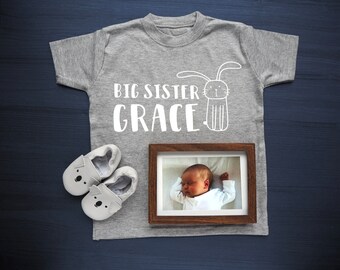 Personalised I’m a big sister T-shirt in grey. New baby brother or little sister