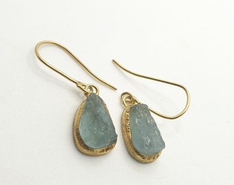 Boucles d’oreilles goutte aigue-marine,Boucles d’oreilles en pierres précieuses brutes,Boucles d’oreilles plaquées or sterling,Aigue-marine brute,Pierre semi-précieuse,Gemme brute,Aigue-marine