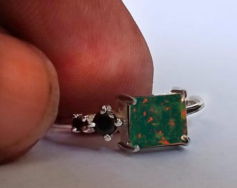 Anillo de heliotropo: Gema rectangular, plata de ley 925