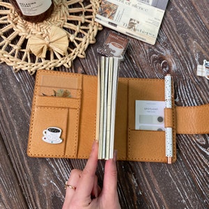 Passport TN (Travelers Notebook) Copertina in pelle conciata al vegetale, Passaporto ricaricabile Travelers Notebook, Pelle pieno fiore italiana, Viaggio, 042