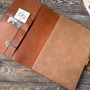 Carnet d'agenda commun B5, couverture en cuir beige végétal, encre sterling, Moleskine, Leuchtturm 1917, couverture en cuir B5 de Paper Tess Designs, 024