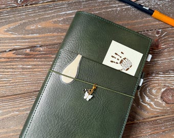 Moleskine, Pocket, Classic Leather Notebook Cover for Daily and Weekly notebook, 12-18 months, Expanded –  043