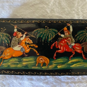 Vintage Russian Palekh Hand-Painted Lacquered Trinket Box, Hunting Scene