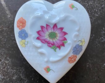 Philippe Deshoulieres Porcelana de Limoges Francia Caja en forma de corazón con flores y mariposas