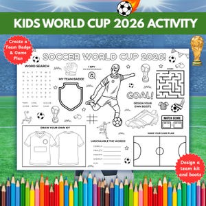 Könnte beinhalten: Ein weißes Aktivitätsblatt mit dem Text "KIDS WORLD CUP 2026 ACTIVITY" und "SOCCER WORLD CUP 2026!". Enthält ein Wortsuchrätsel, ein Labyrinth und Bereiche zum Zeichnen eines Team-Abzeichens, eines Kits und von Schuhen. Ein Fußball und bunte Bleistifte befinden sich unten.