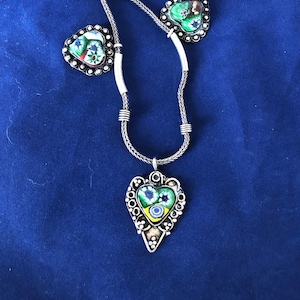Drei Millefiori Herzen: Einzigartige Vintage Kette mit drei Millefiori Herzen