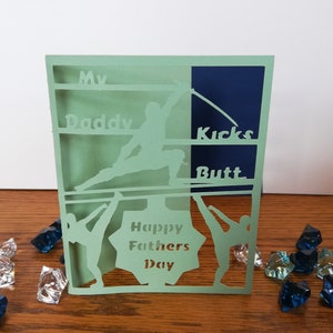 Cricut Joy Vechtsporten vechtkaart Vaderdagkaarten SVG / Taekwondo-karate / My daddy kicks butt / Cricut kaart svg / kickboksen ontwerp