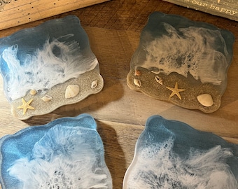 Handgefertigte Strand-Untersetzer aus Resin mit Muscheln und Sand – Getränketablett