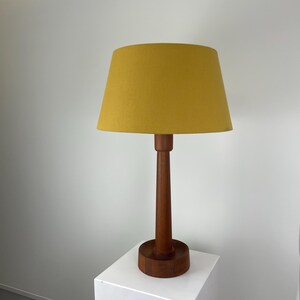 Tischlampe aus Teakholz von Uno & Östen Kristiansson für Luxus 1960