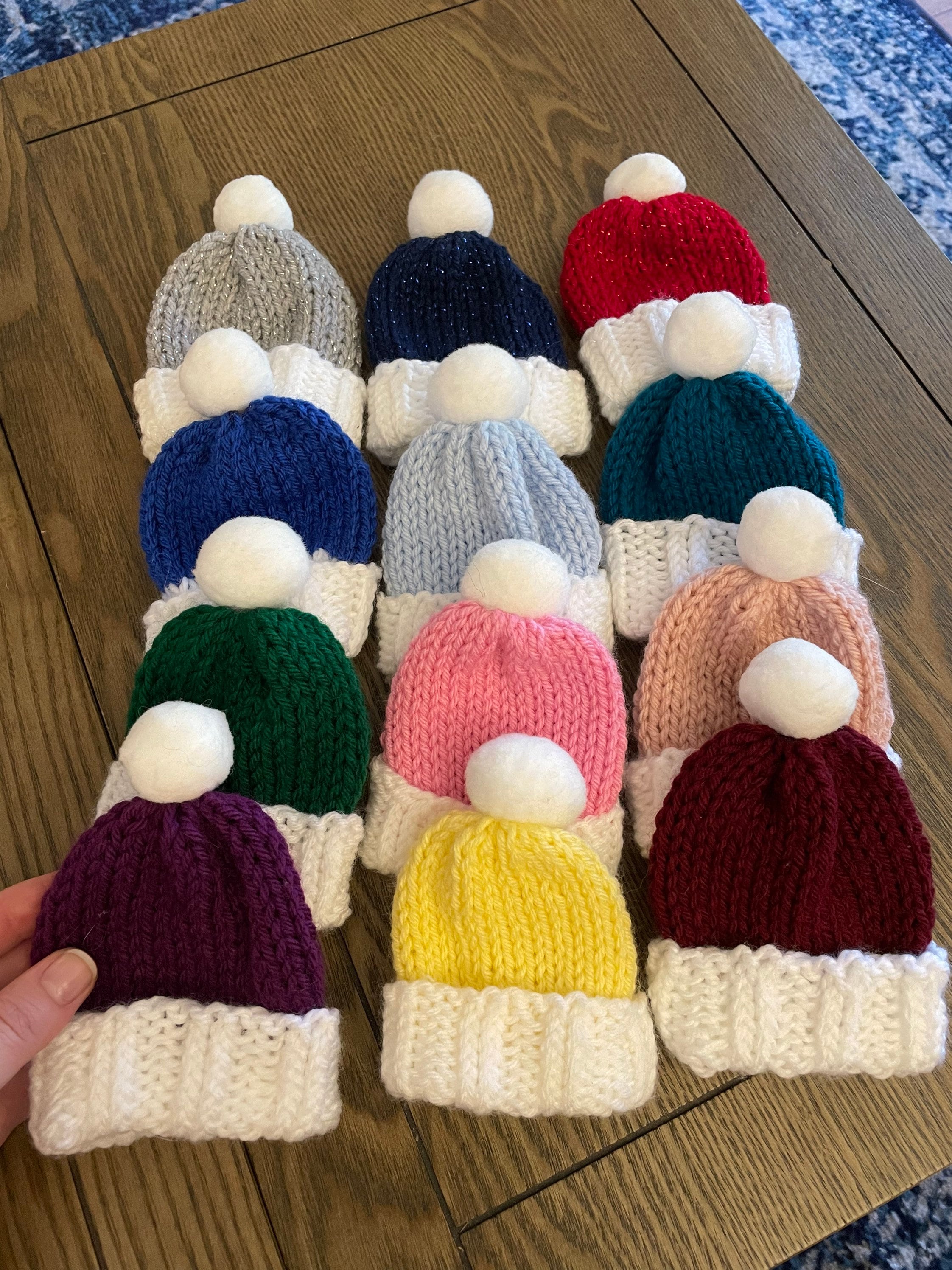Didiseaon 30pcs Mini Knit Hat Miniature Santa Hats Snowman Hats for Crafts  Mini Knitting Wool Yarn Hats Knit Santa Hat Tiny Hats Xmas Mini Cap Mini