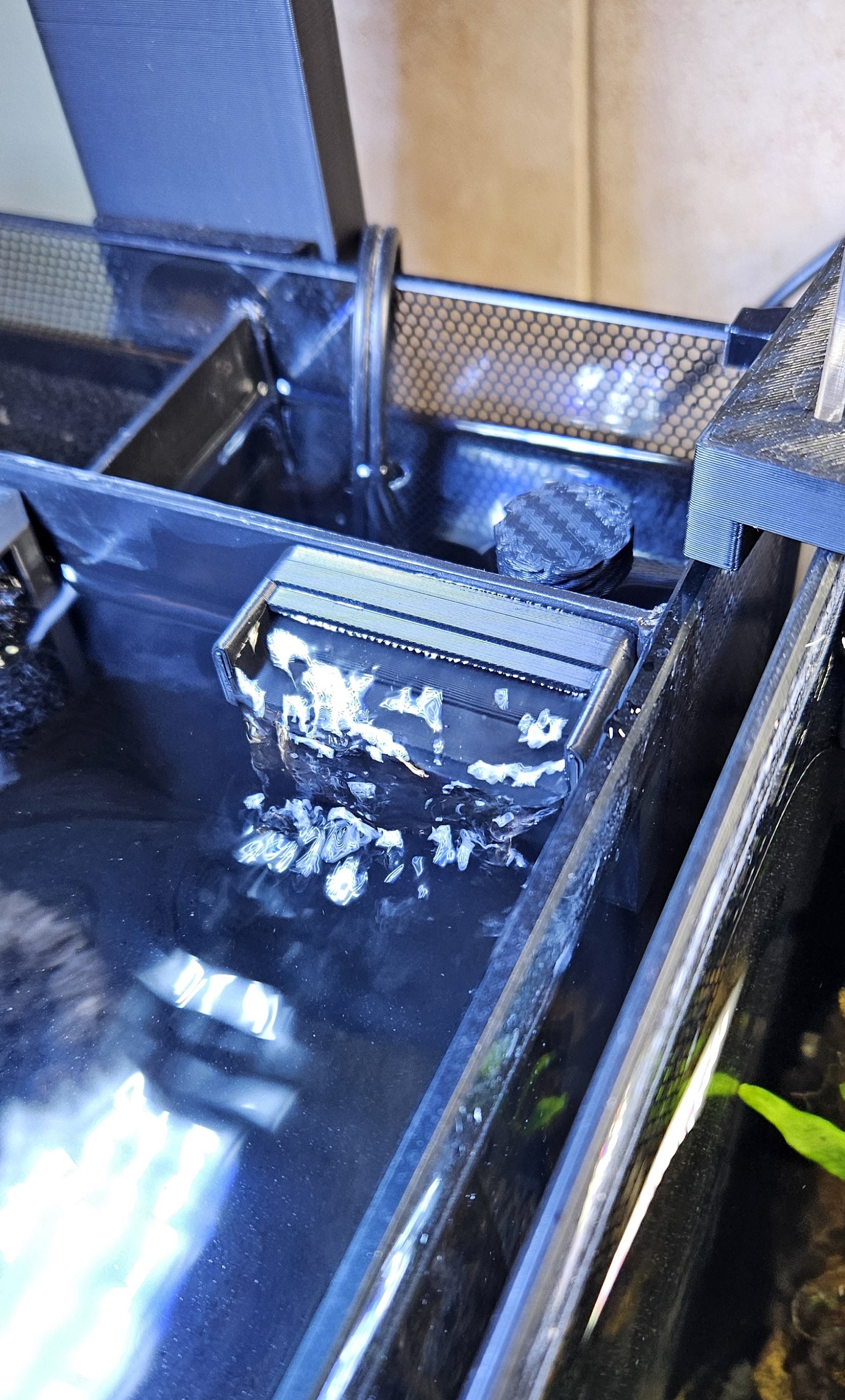 Fluval Spec & Evo III and V water control valve and spray bar. Aquarium water flow control, water movement