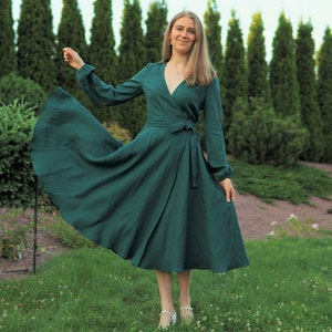 Vestido de lino con mangas largas. Vestido cruzado de lino verde. Vestido de invitada de boda. Vestido de dama de honor. Vestido de lino otoñal con bolsillos. Vestido de tarde.
