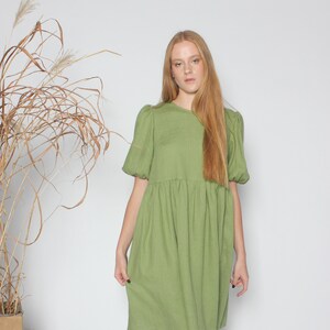 Maternity dress with pockets. Loose linen dress in pear green. Casual linen dress. Summer dress with puff sleeves. Gathered dress. Plus size