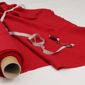 Roter Leinen Stoff Meterware. Roter Stoff als Meterware. Mittelschwerer, weicher Leinenstoff zum Nähen. Umweltfreundlicher roter Leinenkleiderstoff.