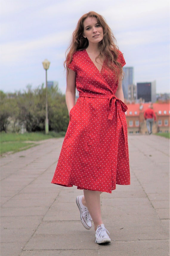 Harmonisch Waden Wees tevreden Rode stippen jurk. Linnen wikkeljurk. Linnen zomerjurk. Casual - Etsy België Harmonisch Waden Wees tevreden Rode stippen jurk. Linnen wikkeljurk. Linnen zomerjurk. Casual - Etsy België