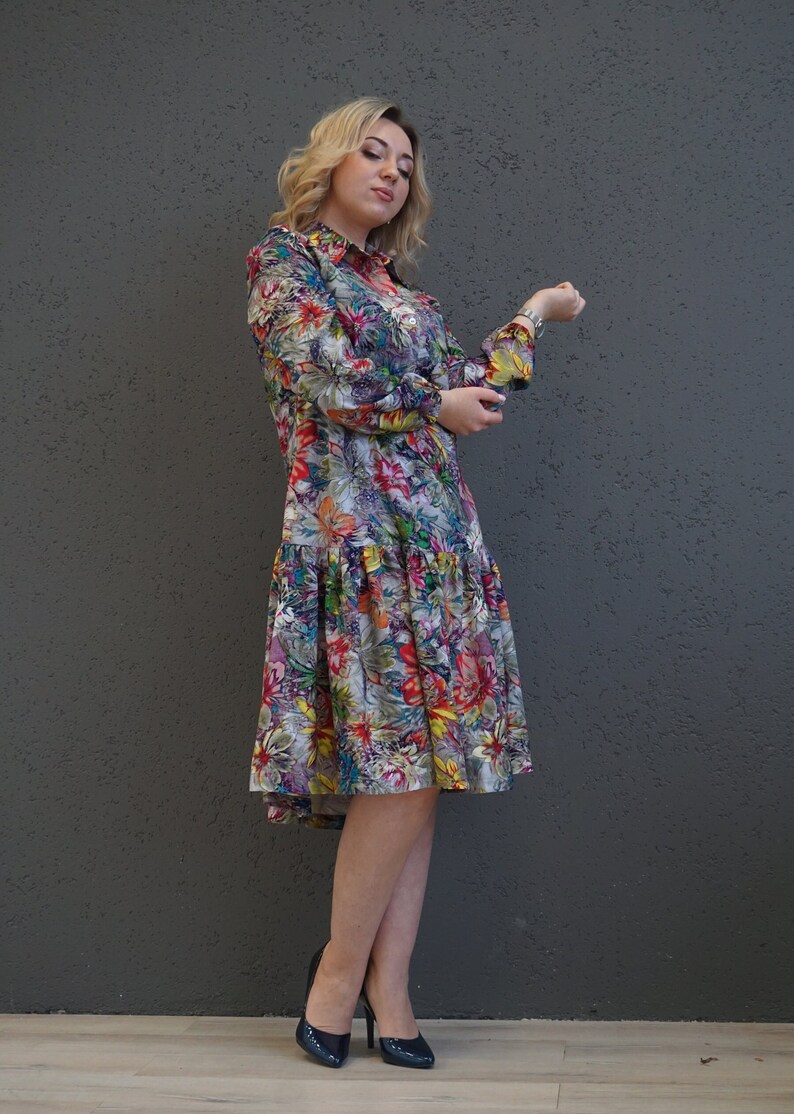 Elegant shirt dress with pockets. Loose floral romantic dress. Dress with long sleeves. Button front viscose dress. Flowing soft 90s dress. image 2