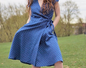 Blue polka dot linen wrap dress. V-neck midi linen dress. Below-the-knee A-line linen summer dress with pockets and adjustable waist ties.