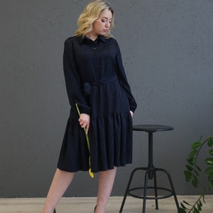 Schwarzes Viskose Midi Kleid: Langarm Shirt Kleid