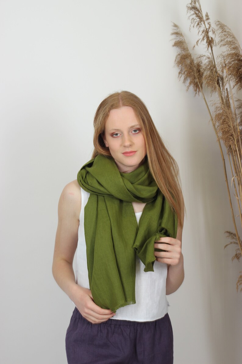 Linen Scarf, Shawl, Bandana in Pear Green Colour. Large or Small Hair Scarf. Square Head Scarf for Summer. Super Soft Medium Weight Shawl. 画像 3