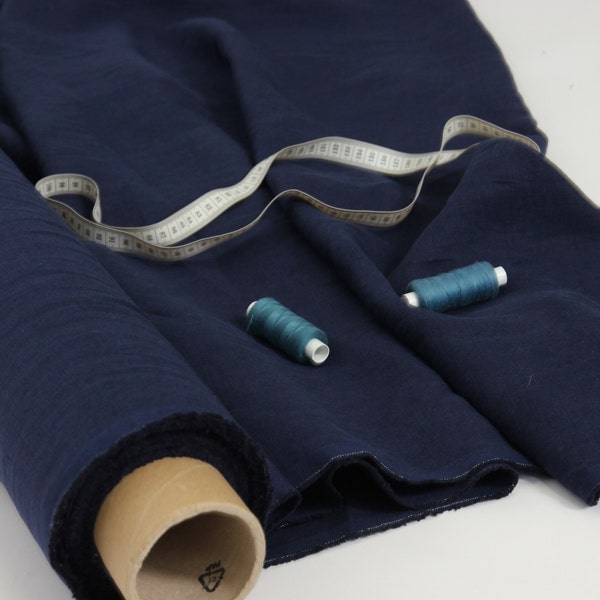 Tissu en lin bleu foncé par mètre. Tissu en lin bleu marine au mètre. Tissu de robe en lin vert doux de poids moyen pour la couture de vêtements.