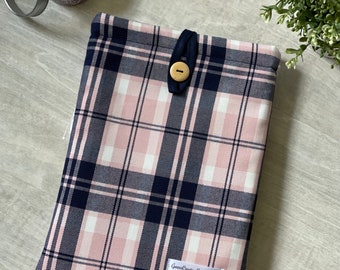 Cozy pink checkered booksleeve