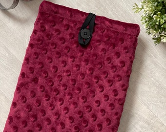 Funda de libro acogedora en color rojo vino