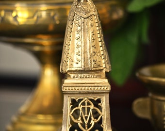 Vierge couronnée sur socle en métal doré vintage