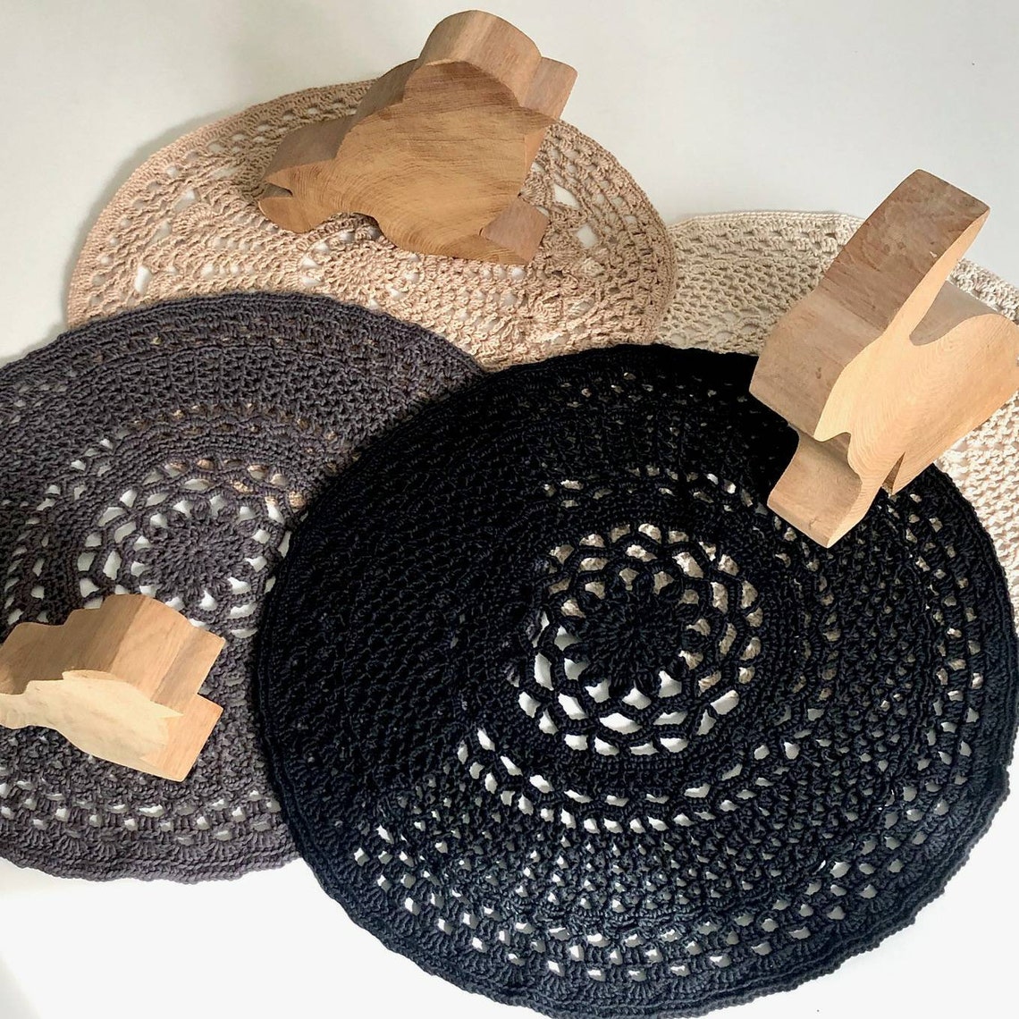 Napperon ancien avec broderies et jours - Le Grenier de Lisette