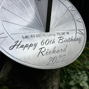 Personalisierte Sonnenuhr Geschenk zum 60 Geburtstag für: Mann, Frau, Bruder, Schwester, für Ihn oder Sie