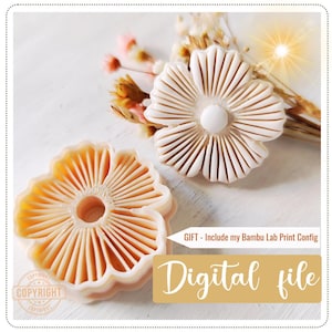 Puede incluir: Dos objetos en forma de flor blanquecina con diseños detallados de pétalos, uno entero y otro en un molde. La imagen incluye el texto "Digital file" y "GIFT - Include my Bambu Lab Print Config".