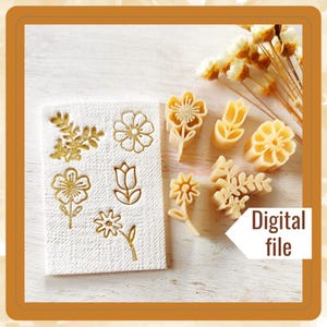 Puede incluir: Una tarjeta blanca con contornos dorados de varios diseños de flores y hojas. La tarjeta está junto a varias formas de pasta que también son diseños de flores y hojas. El texto "Archivo digital" está escrito en un rectángulo blanco con un contorno negro.