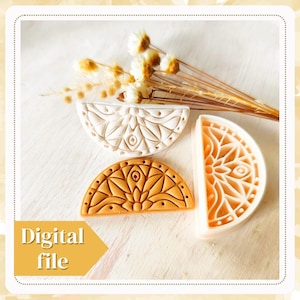 Peut inclure: Trois moules en silicone en demi-cercle avec des motifs de mandala complexes. Les moules sont blancs, pêche et or.