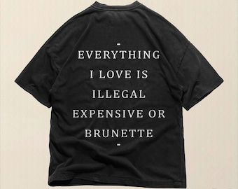 Grappig sarcastisch T-shirt met afbeelding: Everything I Love is Illegal, dure of donkerbruine quote-shirt